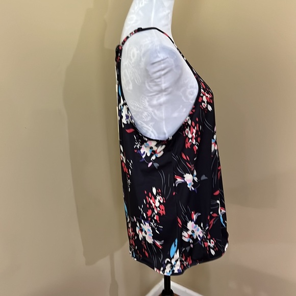 Flattering Floral Spaghetti strap V neck comfy stretch - Picture 4 of 10